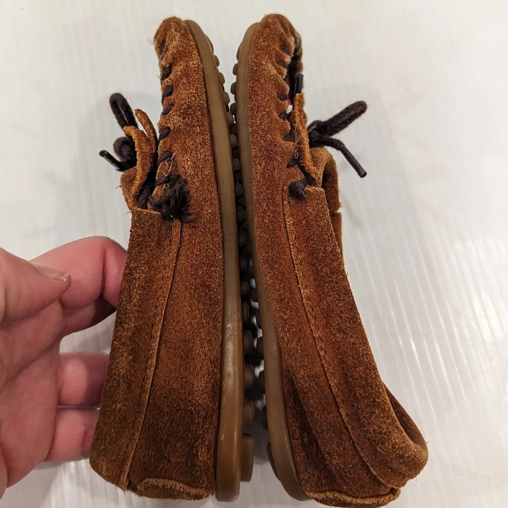 MINNETONKA kids beaded brown leather moccasins size 10